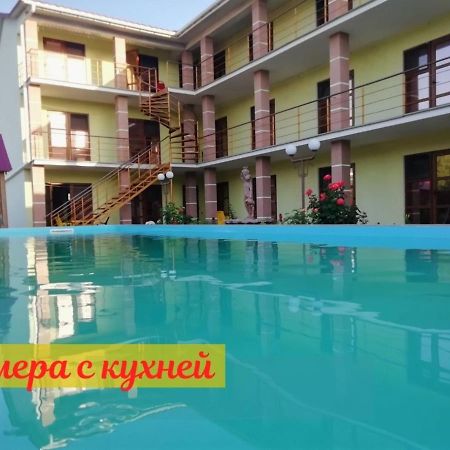 Solnechnaia Dacha Aparthotel Zatoka Ngoại thất bức ảnh