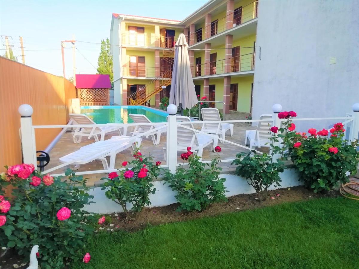 Solnechnaia Dacha Aparthotel Zatoka Ngoại thất bức ảnh